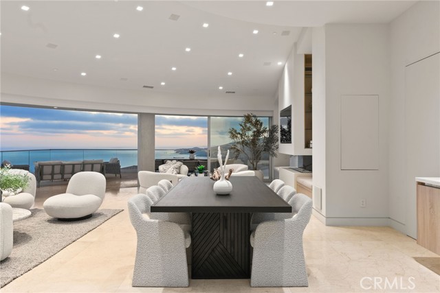 900 Gainsborough Drive, Laguna Beach CA: https://media.crmls.org/medias/65d6d0ab-5f5c-43a5-9505-e734d1a42615.jpg