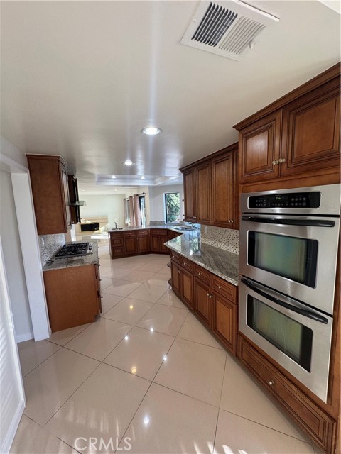 Detail Gallery Image 11 of 28 For 11445 Etiwanda, Porter Ranch,  CA 91326 - 4 Beds | 3 Baths