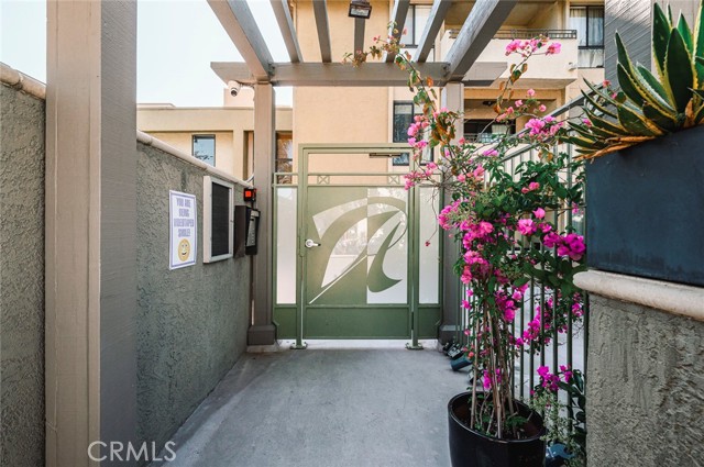 Detail Gallery Image 26 of 32 For 5009 Woodman Ave #205,  Sherman Oaks,  CA 91423 - 2 Beds | 2 Baths