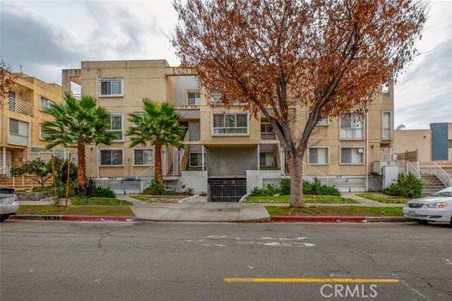 Detail Gallery Image 1 of 44 For 116 W Maple St #9,  Glendale,  CA 91204 - 3 Beds | 2 Baths