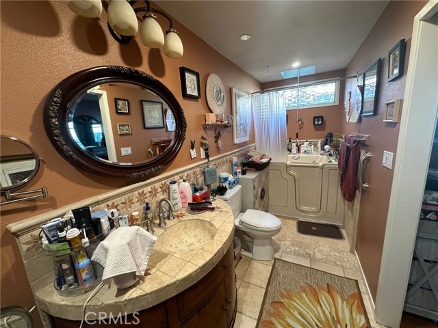 Detail Gallery Image 15 of 21 For 23509 via Chantilly, Valencia,  CA 91355 - 2 Beds | 2 Baths