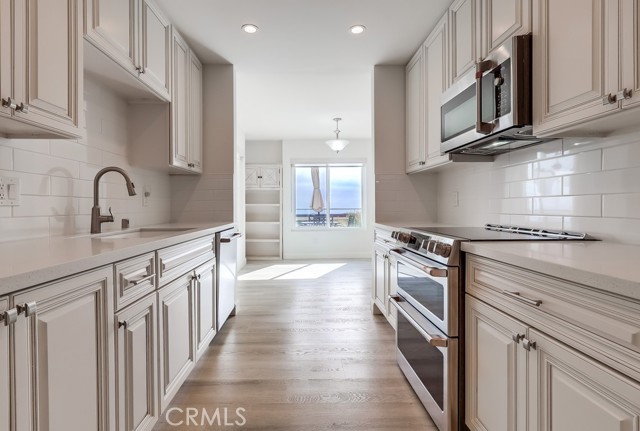 3200 La Rotonda Drive, Rancho Palos Verdes CA: https://media.crmls.org/medias/65db8044-b514-4452-943a-ac4f72f461b0.jpg