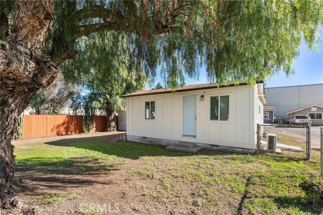 Detail Gallery Image 3 of 34 For 347 N Garfield, Corona,  CA 92882 - 2 Beds | 1 Baths