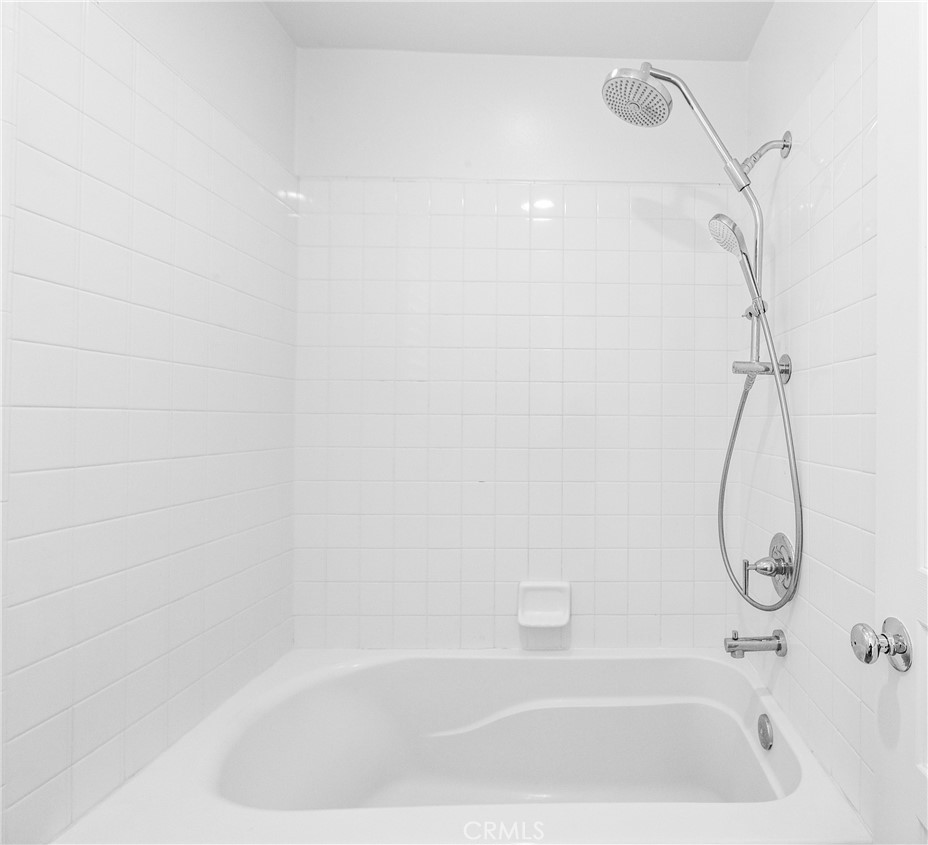 https://media.crmls.org/medias/65dce16f-be19-4db5-bcf0-a75a1ec04662.jpg?preset=X-Large
