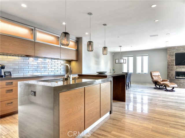214 1/2 Marguerite Avenue, Corona del Mar CA: https://media.crmls.org/medias/65dd0385-8d84-405b-a478-31206bf9c0fa.jpg