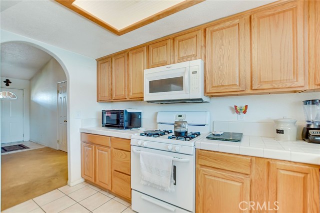 21919 Standing Rock Avenue, Apple Valley CA: https://media.crmls.org/medias/65de1fbd-61cf-421c-90a3-7c6536b21591.jpg