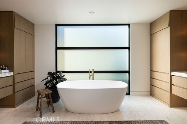 2304 Cliff, Newport Beach CA: https://media.crmls.org/medias/65df1a37-d39a-49ff-9795-a4248721a19a.jpg