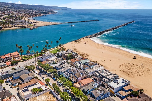 2149 E Ocean Boulevard, Newport Beach CA: https://media.crmls.org/medias/65e1f919-f8b4-489b-a029-f644314ca823.jpg