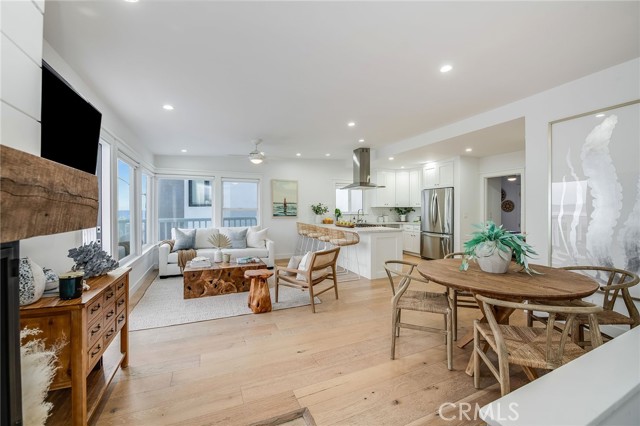 209 15th Street, Manhattan Beach, California 90266, 3 Bedrooms Bedrooms, ,2 BathroomsBathrooms,Residential,Sold,15th,SB23017345