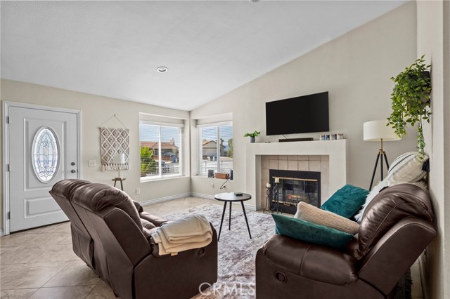 39427 Canyon Rim Circle, Temecula CA: https://media.crmls.org/medias/65e21b98-4453-4b6e-b561-b38f30558ff6.jpg