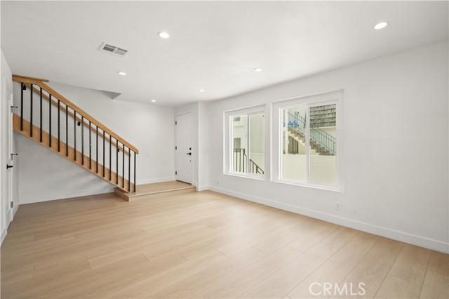 Detail Gallery Image 8 of 49 For 7010 a Lennox Ave a,  Van Nuys,  CA 91405 - 4 Beds | 2 Baths