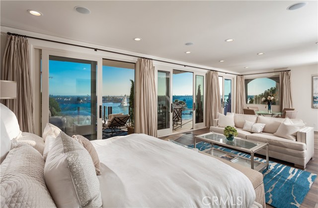 2301 Pacific Drive, Corona del Mar CA: https://media.crmls.org/medias/65e29edb-96f1-48c4-8ec8-40d35bd89f6e.jpg