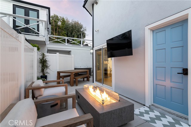 Detail Gallery Image 19 of 23 For 1520 Abalone, Newport Beach,  CA 92662 - 4 Beds | 3/2 Baths