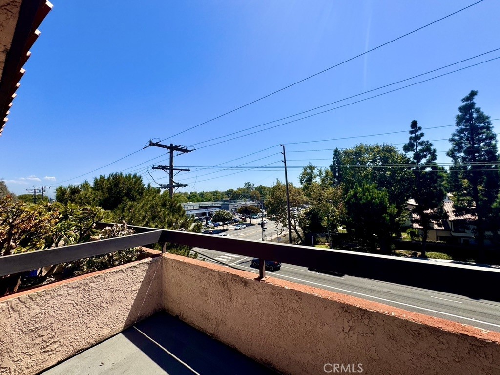 https://media.crmls.org/medias/65e2bd2e-632d-44f8-b082-ba17f5c56bdd.jpg?preset=X-Large