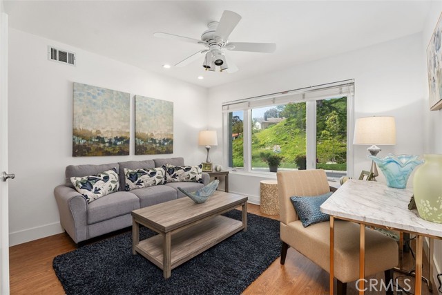 27992 Via Chocano, Mission Viejo CA: https://media.crmls.org/medias/65e2f23e-543e-44c3-9c72-c0e9dcd3e875.jpg