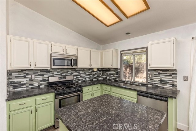 Detail Gallery Image 11 of 25 For 31522 Amsterdam, Winchester,  CA 92596 - 4 Beds | 2 Baths