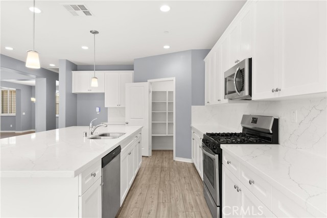 Detail Gallery Image 13 of 48 For 41719 Wayladn Ct, Lancaster,  CA 93536 - 4 Beds | 4 Baths