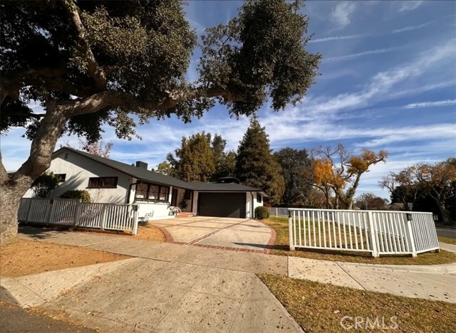 Detail Gallery Image 2 of 35 For 3021 W Clark Ave, Burbank,  CA 91505 - 3 Beds | 2 Baths