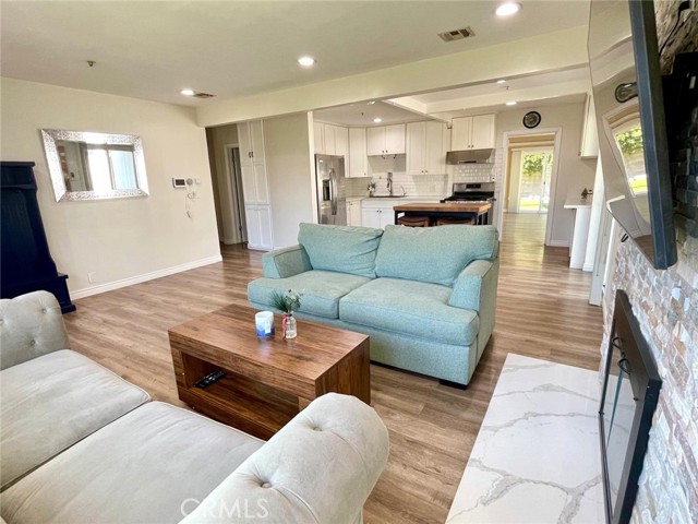 Image 3 of 31 For 537 Diamond St Street