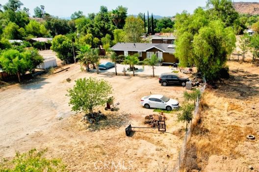 20221 Telford Avenue, Perris CA: https://media.crmls.org/medias/65e7d9e8-2d12-4484-afb9-84a9a1f4df7a.jpg