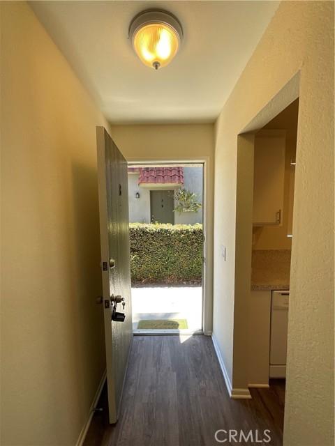 Detail Gallery Image 3 of 17 For 16841 Lynn Ln #B,  Huntington Beach,  CA 92649 - 2 Beds | 2 Baths