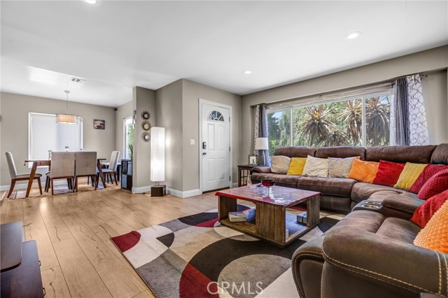 18026 Duncan Street, Encino CA: https://media.crmls.org/medias/65e85a4a-59ac-48e2-80c3-06ded365085f.jpg