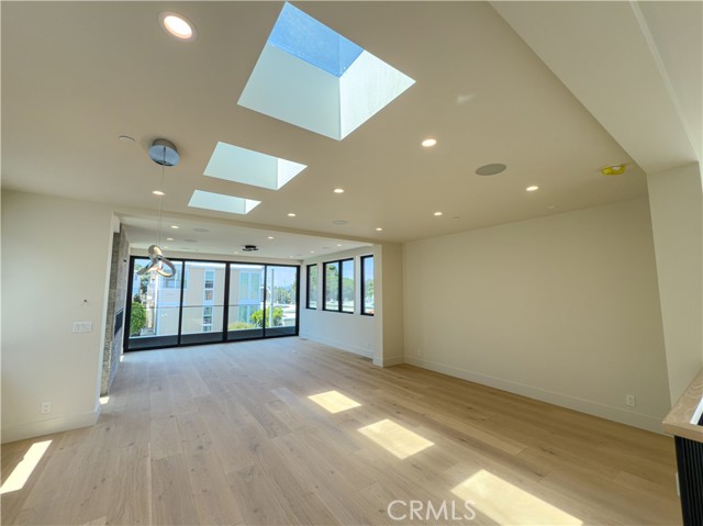 Detail Gallery Image 31 of 56 For 404 16th St, Manhattan Beach,  CA 90266 - 5 Beds | 5/2 Baths