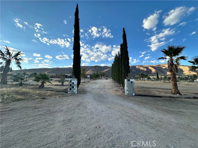 Detail Gallery Image 15 of 16 For 9471 Flora Vista Rd, Apple Valley,  CA 92308 - 4 Beds | 3 Baths