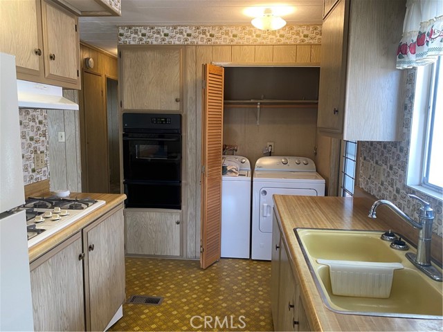 38 Elm Via, Anaheim CA: https://media.crmls.org/medias/65e8c0b9-0245-45fb-8885-0b6e8c13786a.jpg