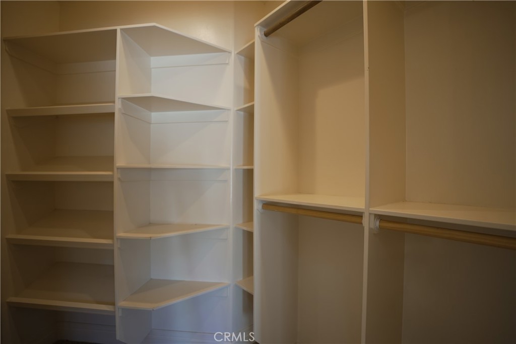 https://media.crmls.org/medias/65e9074f-fce7-439b-8e28-003f579531e8.jpg?preset=X-Large