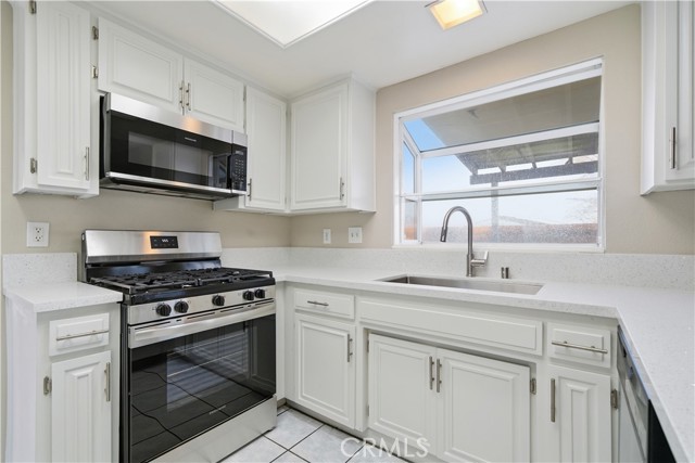 Detail Gallery Image 12 of 38 For 3621 Apollo, Palmdale,  CA 93550 - 3 Beds | 2/1 Baths