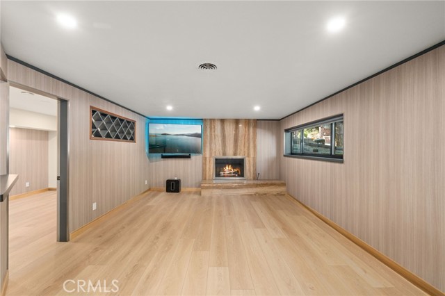 325 N Madison Avenue, Monrovia CA: https://media.crmls.org/medias/65e92c59-82de-4da5-911f-3acc6044521b.jpg