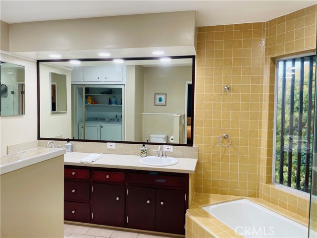 Detail Gallery Image 7 of 16 For 705 Yarmouth Rd, Palos Verdes Estates,  CA 90274 - 4 Beds | 3 Baths