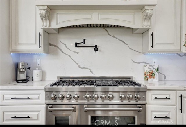 Detail Gallery Image 9 of 28 For 575 Rembrandt, Corona,  CA 92882 - 4 Beds | 3 Baths