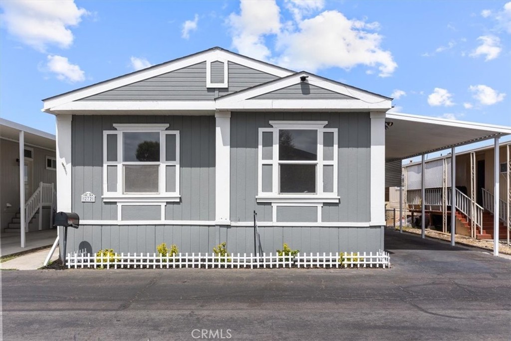 9080 Bloomfield Avenue 272