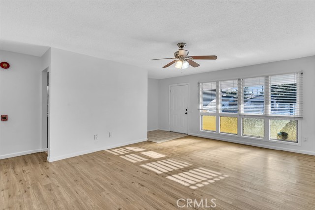 Detail Gallery Image 3 of 16 For 14147 Arrowhead Dr, Victorville,  CA 92395 - 4 Beds | 2 Baths