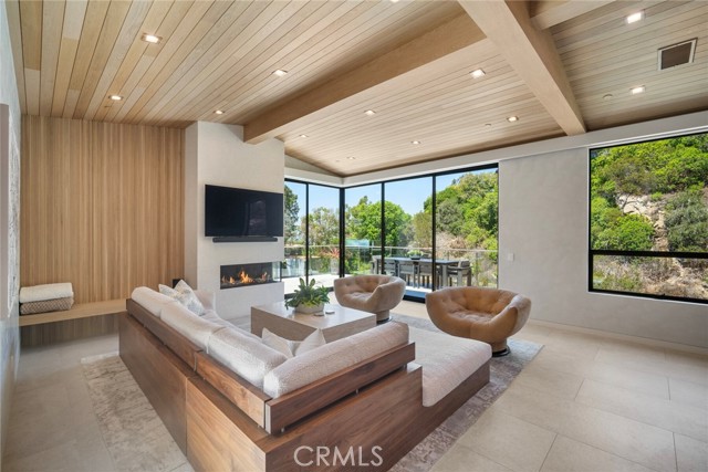 702 Diamond, Laguna Beach CA: https://media.crmls.org/medias/65ead7a8-1b1c-4990-bd58-b2c401ad11c3.jpg