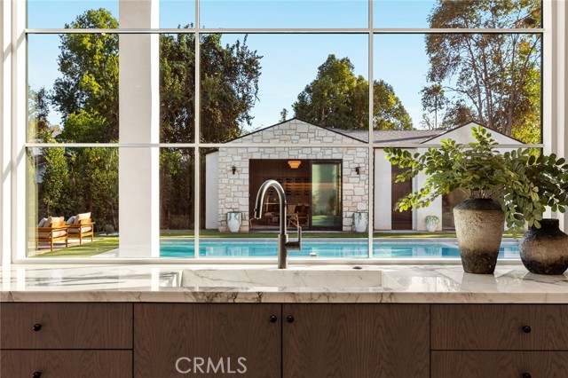 Detail Gallery Image 18 of 62 For 19026 Sprague St, Tarzana,  CA 91356 - 6 Beds | 6/1 Baths