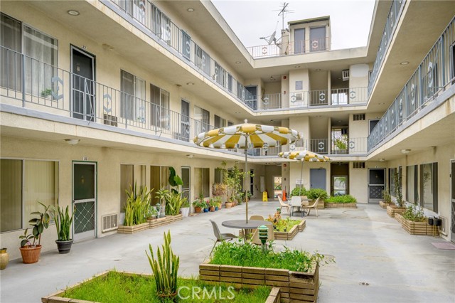 1422 N Curson Avenue, Los Angeles CA: https://media.crmls.org/medias/65eb6ad5-aeaa-491d-a051-da2a0806a887.jpg