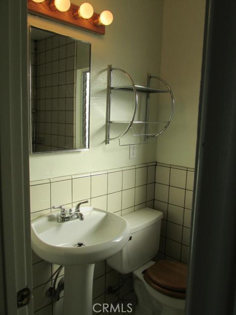 Detail Gallery Image 14 of 24 For 5056 Newcastle Ave, Encino,  CA 91316 - 3 Beds | 2 Baths