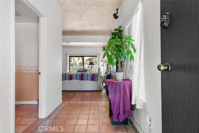 Detail Gallery Image 5 of 34 For 10831 Roycroft St #8,  Sun Valley,  CA 91352 - 3 Beds | 3 Baths