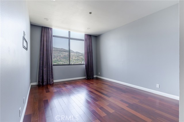 343 Pioneer Drive, Glendale CA: https://media.crmls.org/medias/65eca3e5-dd1d-421f-a944-340c34517af7.jpg