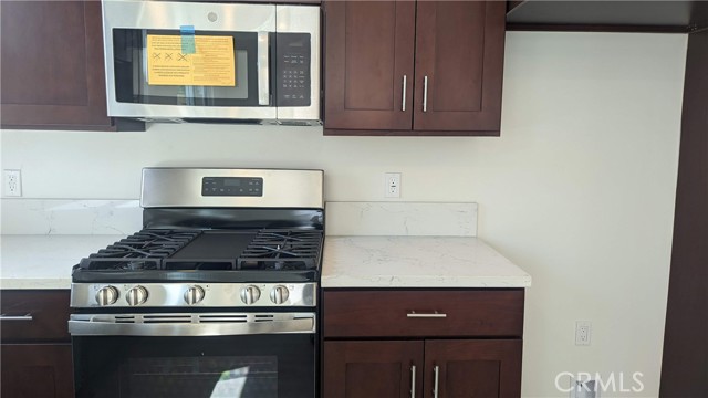 Detail Gallery Image 4 of 19 For 15126 W Logos Ct, North Hills,  CA 91343 - 3 Beds | 2/1 Baths