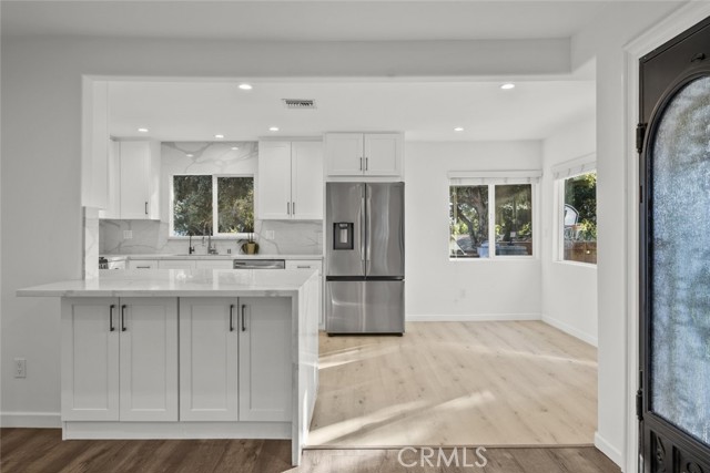 4718 La Crescenta Avenue, La Crescenta CA: https://media.crmls.org/medias/65ee4de4-cdae-40eb-9259-7f390d769f99.jpg