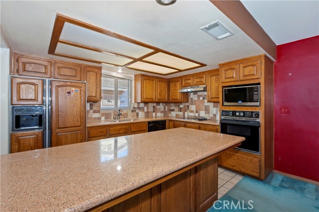 9850 Lombardy, Bloomington CA: https://media.crmls.org/medias/65efdf72-e86a-47df-a38d-b38d2117f53b.jpg