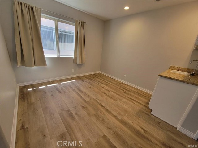 Detail Gallery Image 6 of 10 For 14701 Dickens St #8,  Sherman Oaks,  CA 91403 - 2 Beds | 1 Baths