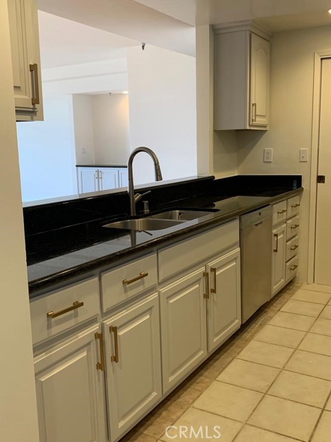 Detail Gallery Image 12 of 26 For 10660 Wilshire Bld #1707,  Los Angeles,  CA 90024 - 3 Beds | 3/1 Baths