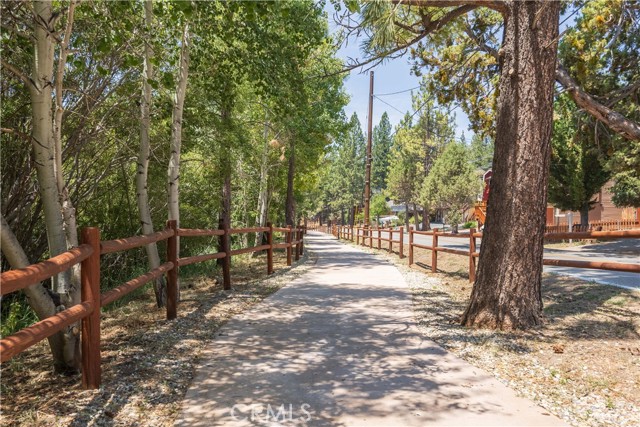 42668 Sonoma Drive, Big Bear Lake CA: https://media.crmls.org/medias/65f2aa29-cf8b-451f-aeff-3bc3e692f540.jpg