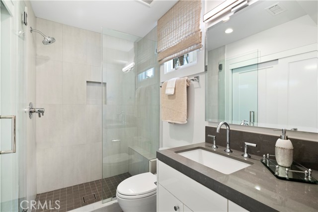 712 Marguerite Avenue, Corona del Mar CA: https://media.crmls.org/medias/65f3b64e-dab8-4ae2-9b77-3e1e0b2094f7.jpg