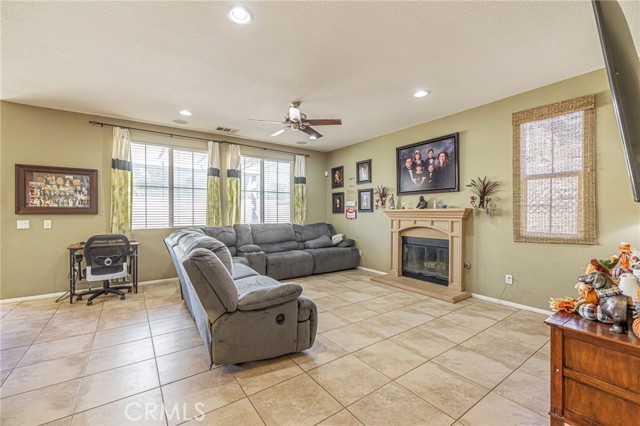 37137 Firethorn Street, Palmdale CA: https://media.crmls.org/medias/65f40ad6-e208-489b-9fd4-548349ed2623.jpg
